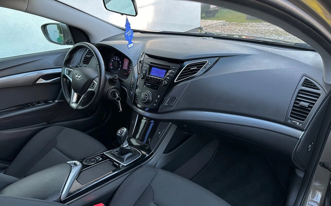Hyundai i40 cena 38700 przebieg: 145300, rok produkcji 2014 z Swarzędz małe 301